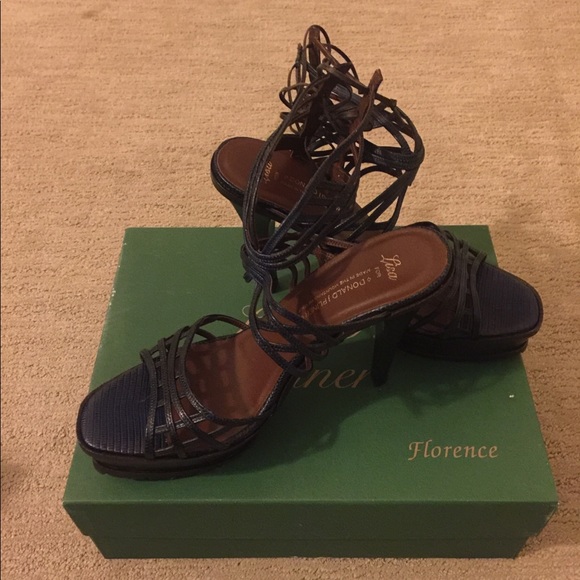 Lisa for Donald J Pliner leather platform heel - Picture 2 of 8